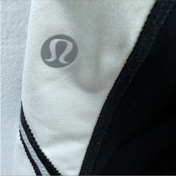 Lululemon:Run Ice Queen Pants
Flare Cut - Picture 6 of 15